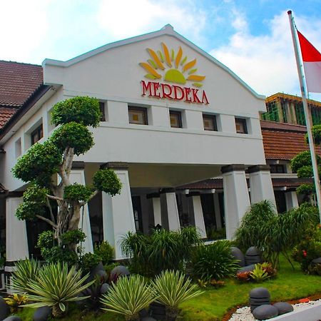 Hotel Merdeka Kediri Kediri  Esterno foto