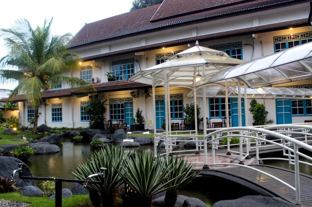 Hotel Merdeka Kediri Kediri  Esterno foto