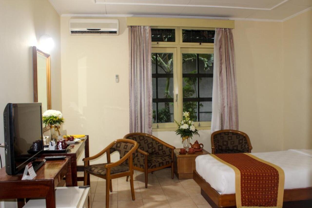 Hotel Merdeka Kediri Kediri  Esterno foto
