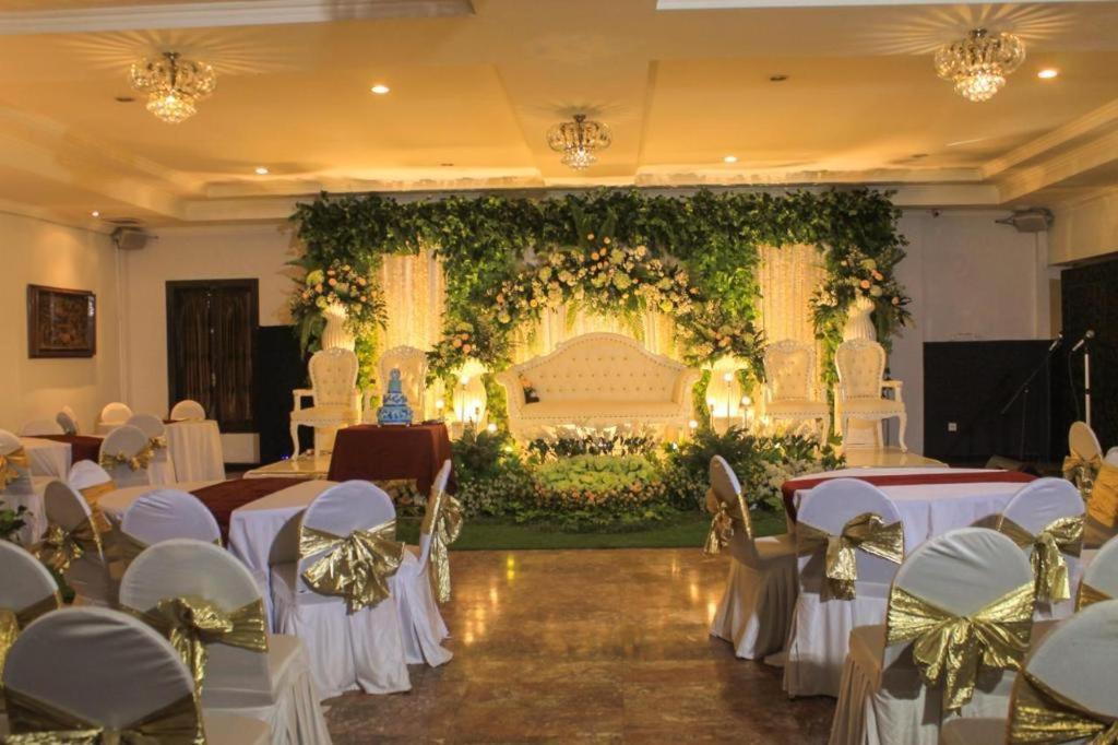 Hotel Merdeka Kediri Kediri  Esterno foto