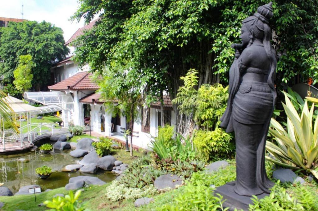 Hotel Merdeka Kediri Kediri  Esterno foto