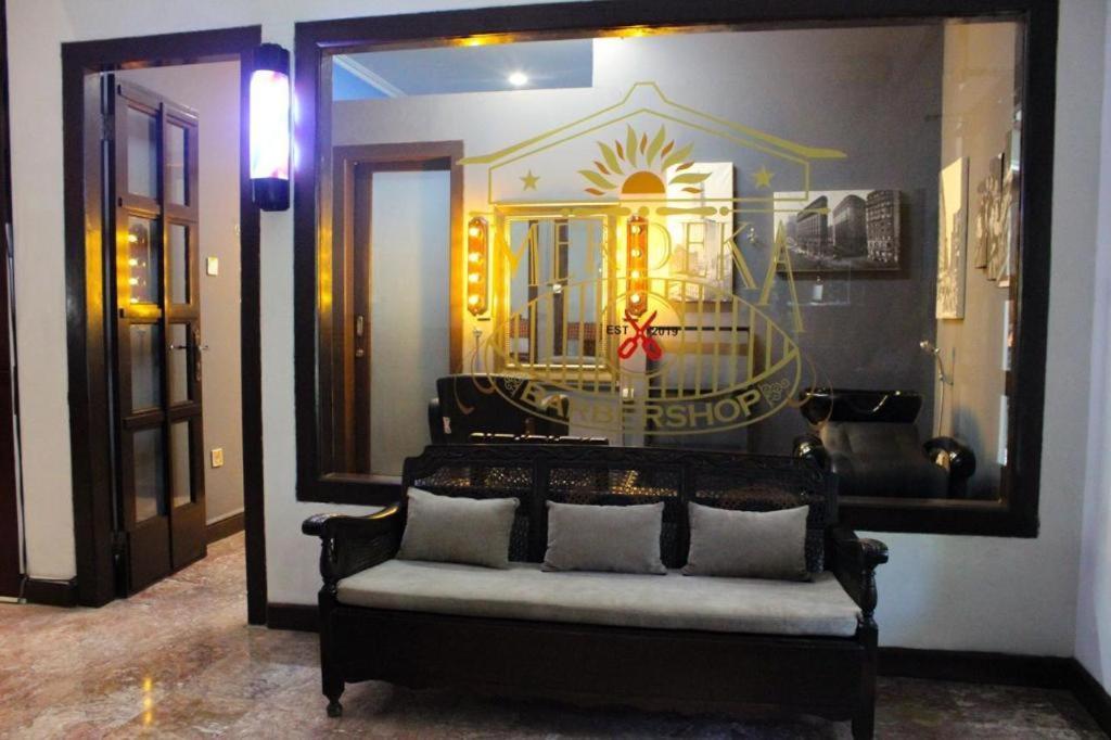 Hotel Merdeka Kediri Kediri  Esterno foto