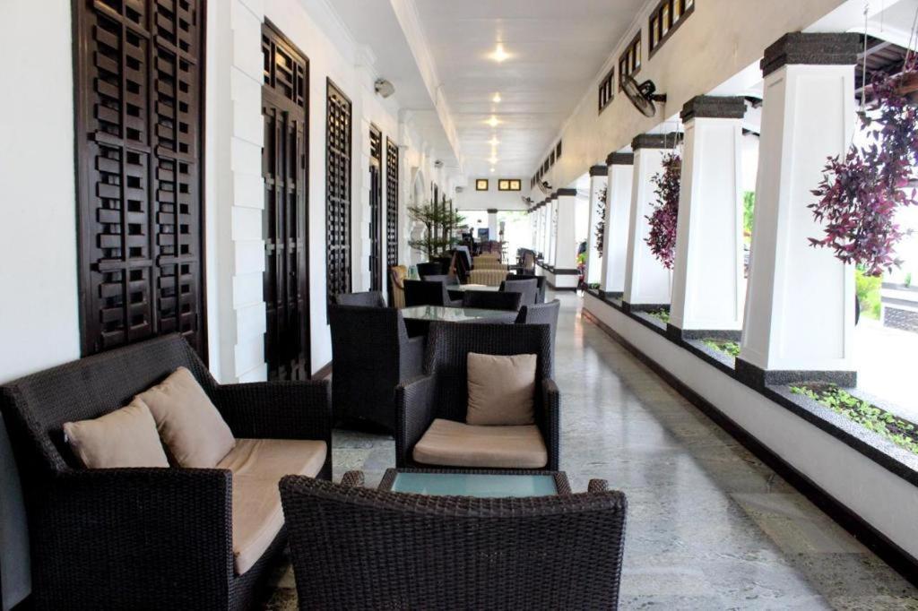 Hotel Merdeka Kediri Kediri  Esterno foto