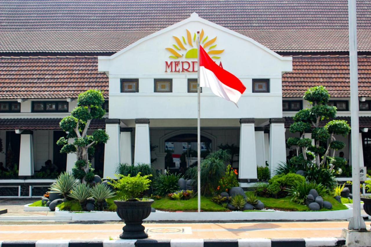 Hotel Merdeka Kediri Kediri  Esterno foto