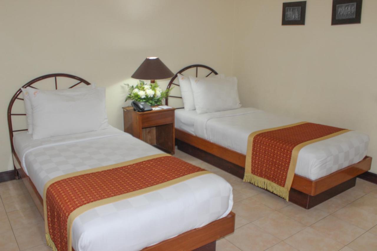 Hotel Merdeka Kediri Kediri  Esterno foto