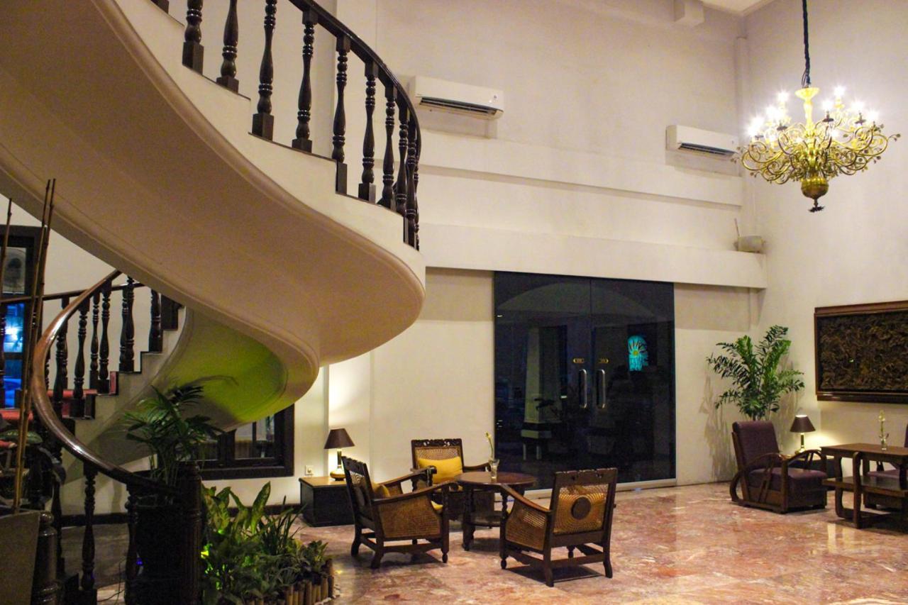 Hotel Merdeka Kediri Kediri  Esterno foto