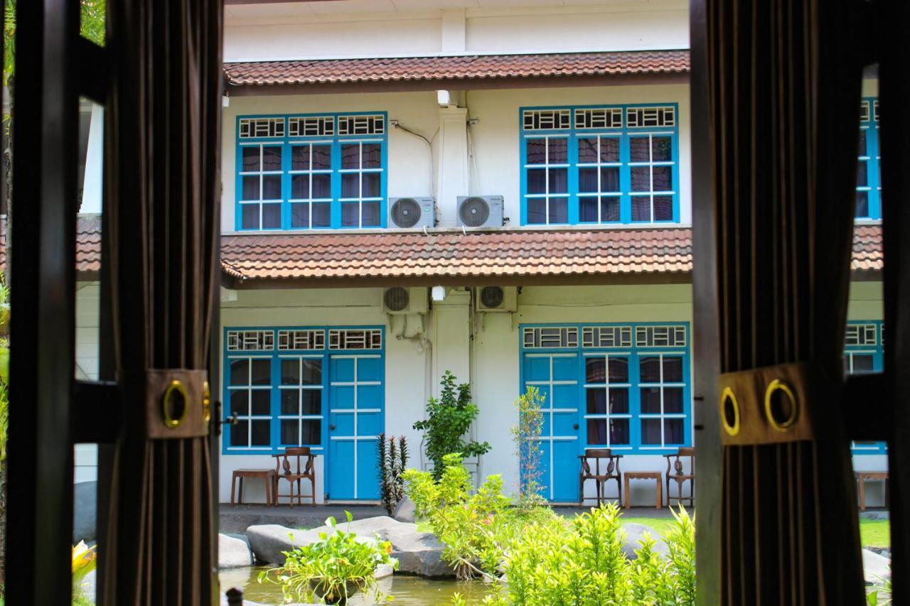 Hotel Merdeka Kediri Kediri  Esterno foto
