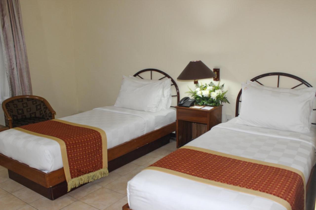 Hotel Merdeka Kediri Kediri  Esterno foto